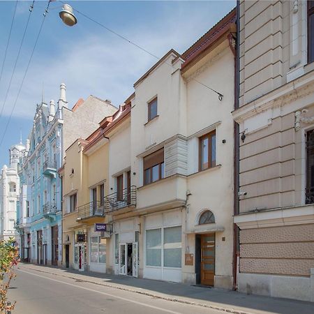 Oasis Rooms Орадя Екстер'єр фото