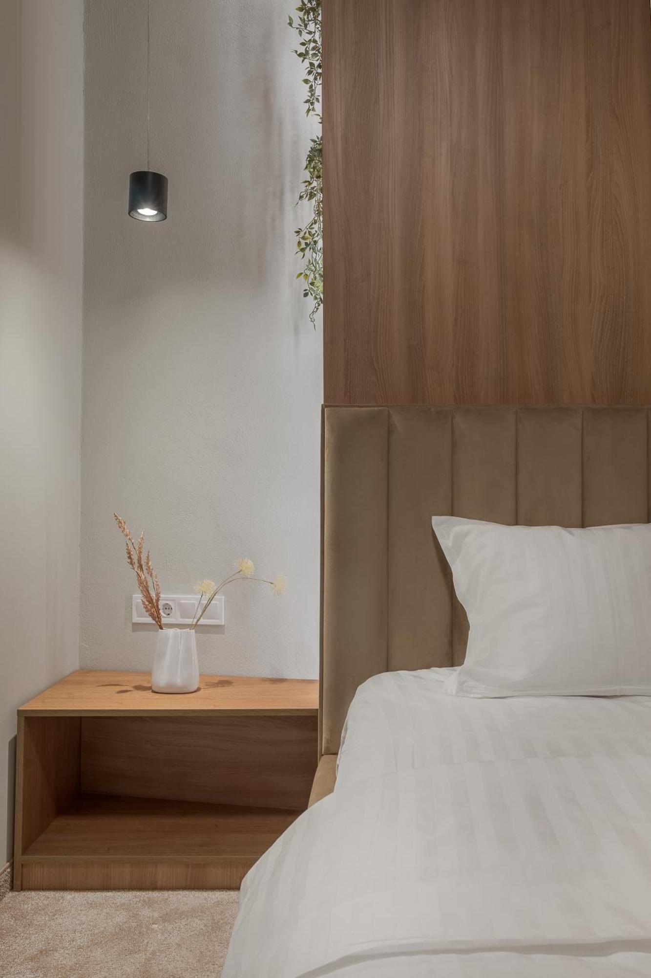 Oasis Rooms Орадя Екстер'єр фото