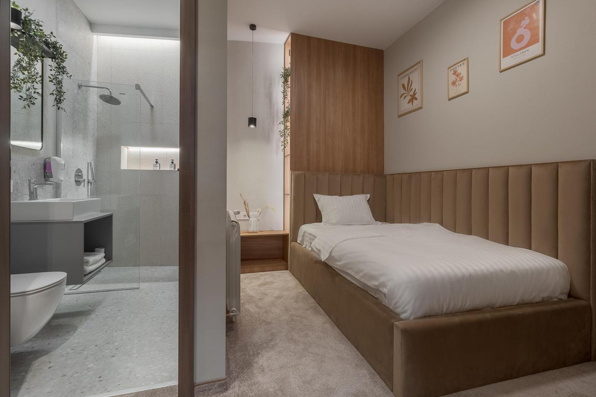 Oasis Rooms Орадя Екстер'єр фото