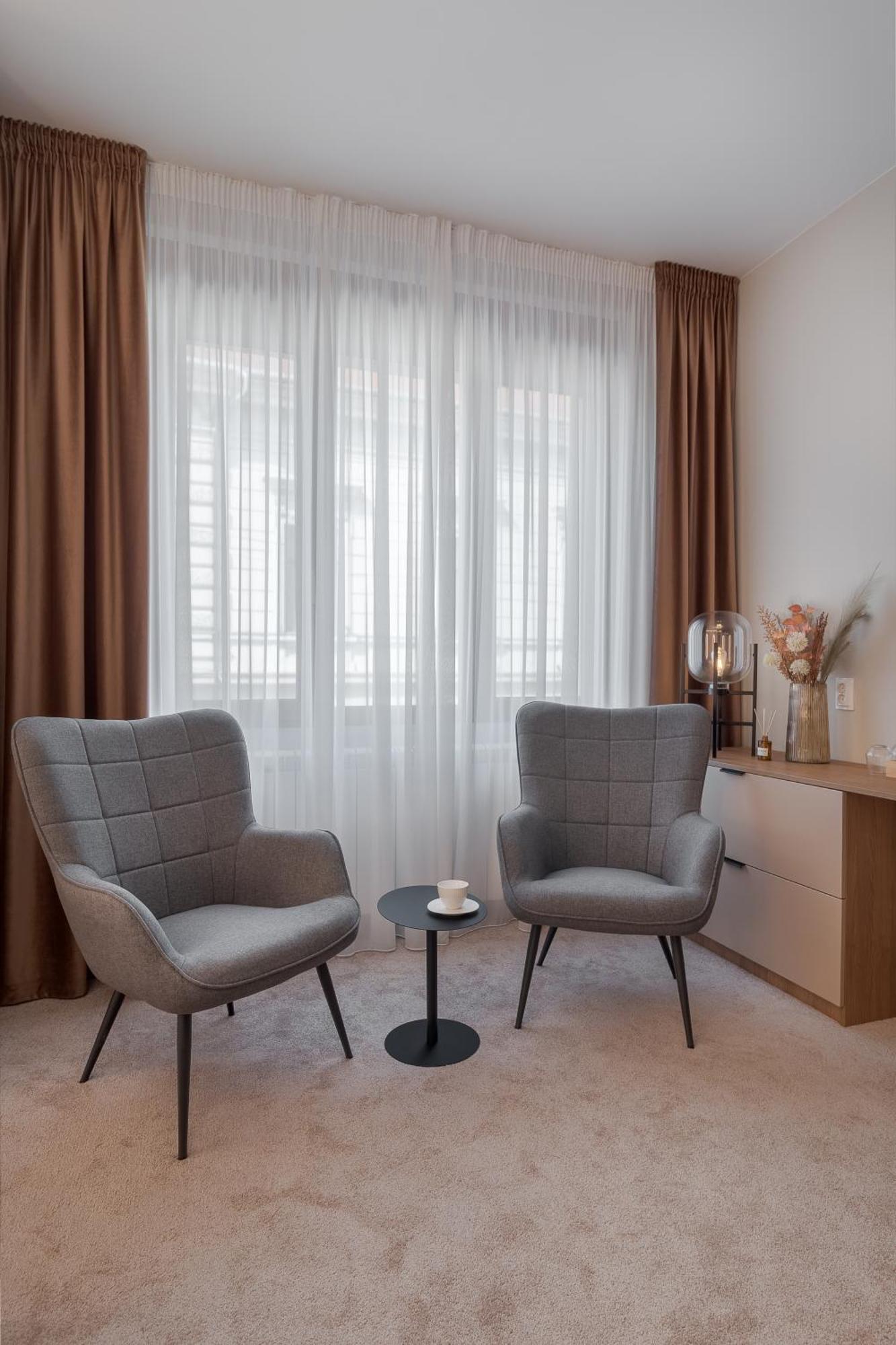 Oasis Rooms Орадя Екстер'єр фото