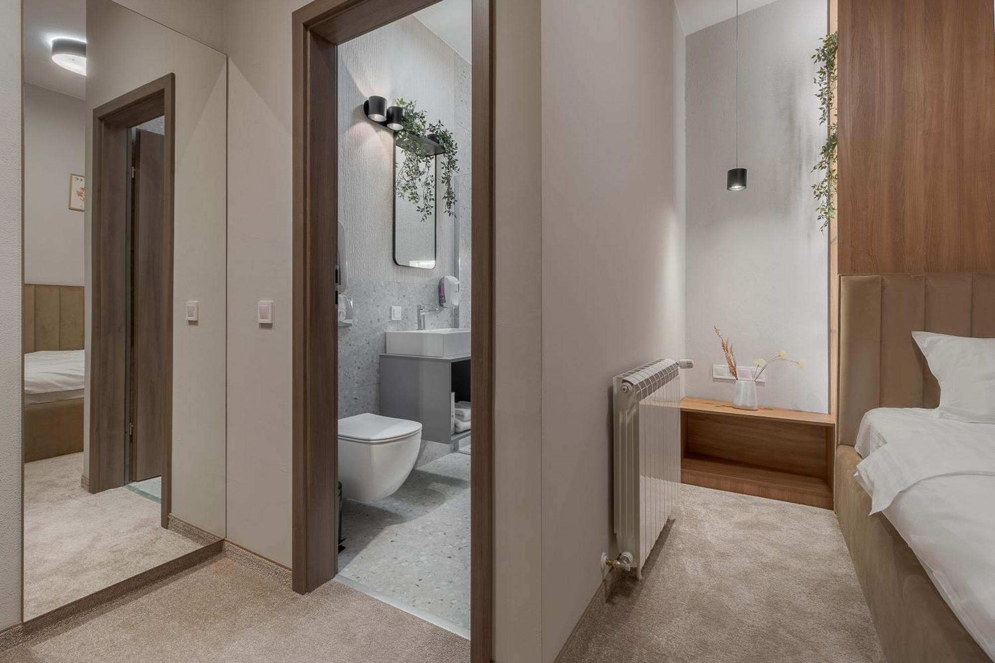 Oasis Rooms Орадя Екстер'єр фото